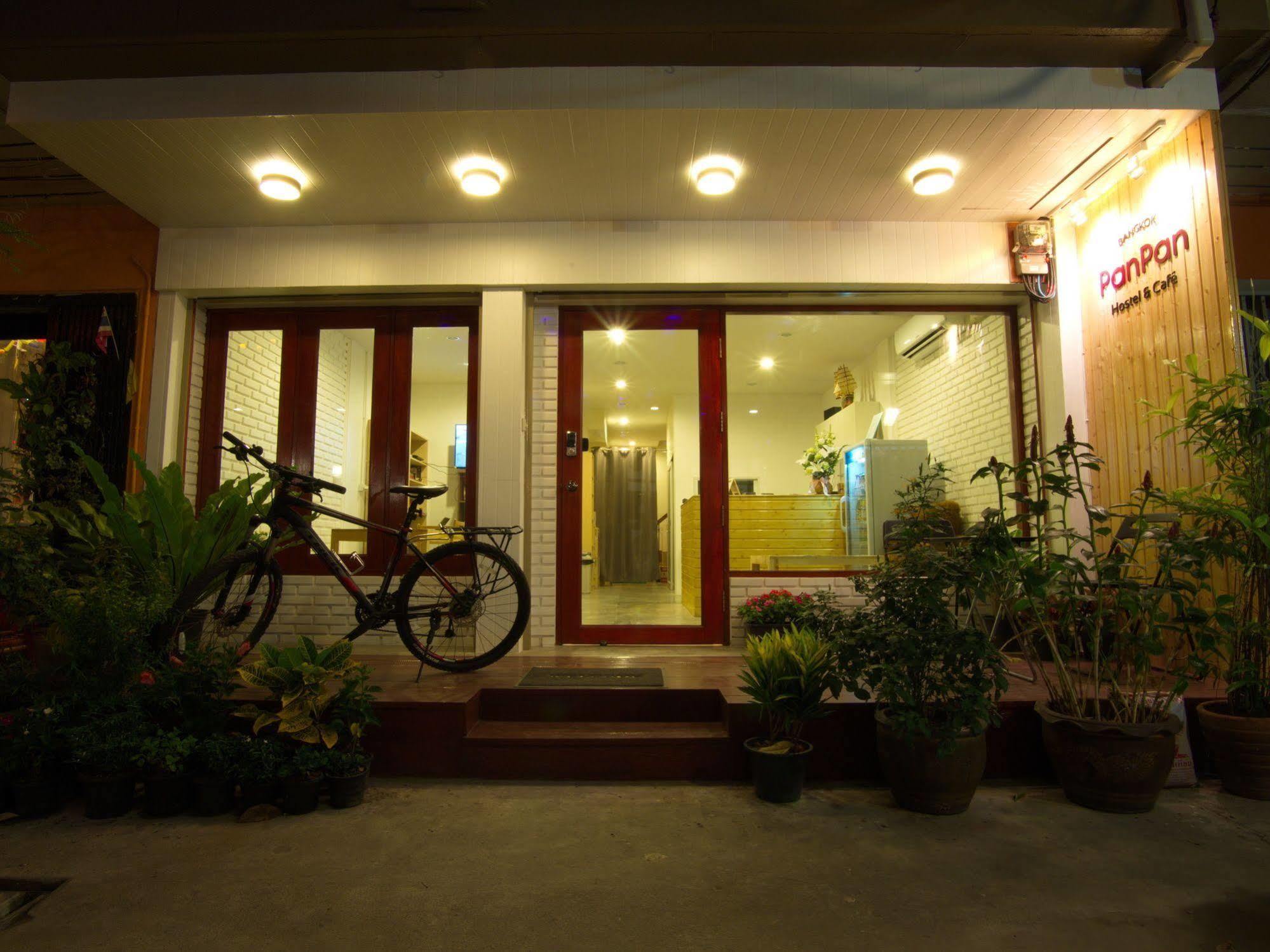 Panpan Hostel Bangkok Ngoại thất bức ảnh